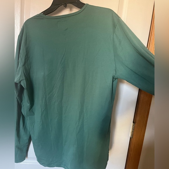 CUTS Long Sleeve Curve Hem - 3 Button - Picture 3 of 3